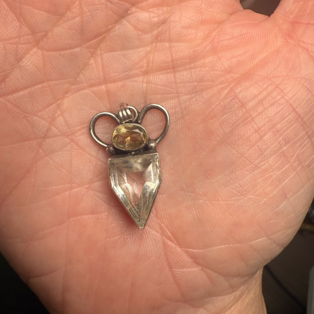 Elegant .925 Silverโ with Crystals Pendant